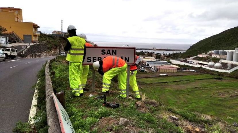 La Gomera: El Cabildo inicia la renovaci&oacute;n de la se&ntilde;al&eacute;tica en las v&iacute;as insulares