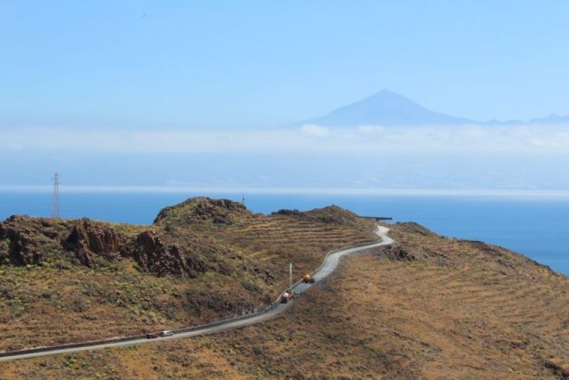 Avanzan los trabajos de pavimentaci&oacute;n del acceso al Mirador de El Cristo en La Gomera