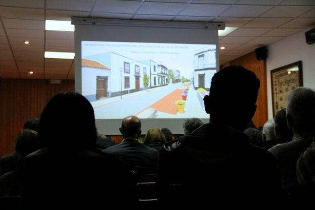 Moya: Acuerdo con los vecinos el inicio de las obras de la v&iacute;a principal del casco