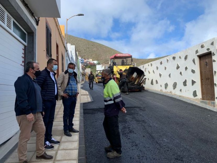 El alcalde de Gu&iacute;a visita las obras del programa ARRU de La Atalaya y Becerril