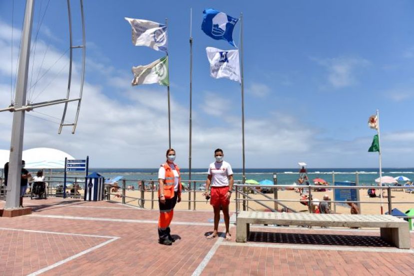 La playa de Las Canteras luce la Bandera Azul y la Q de Calidad Tur&iacute;stica 2020