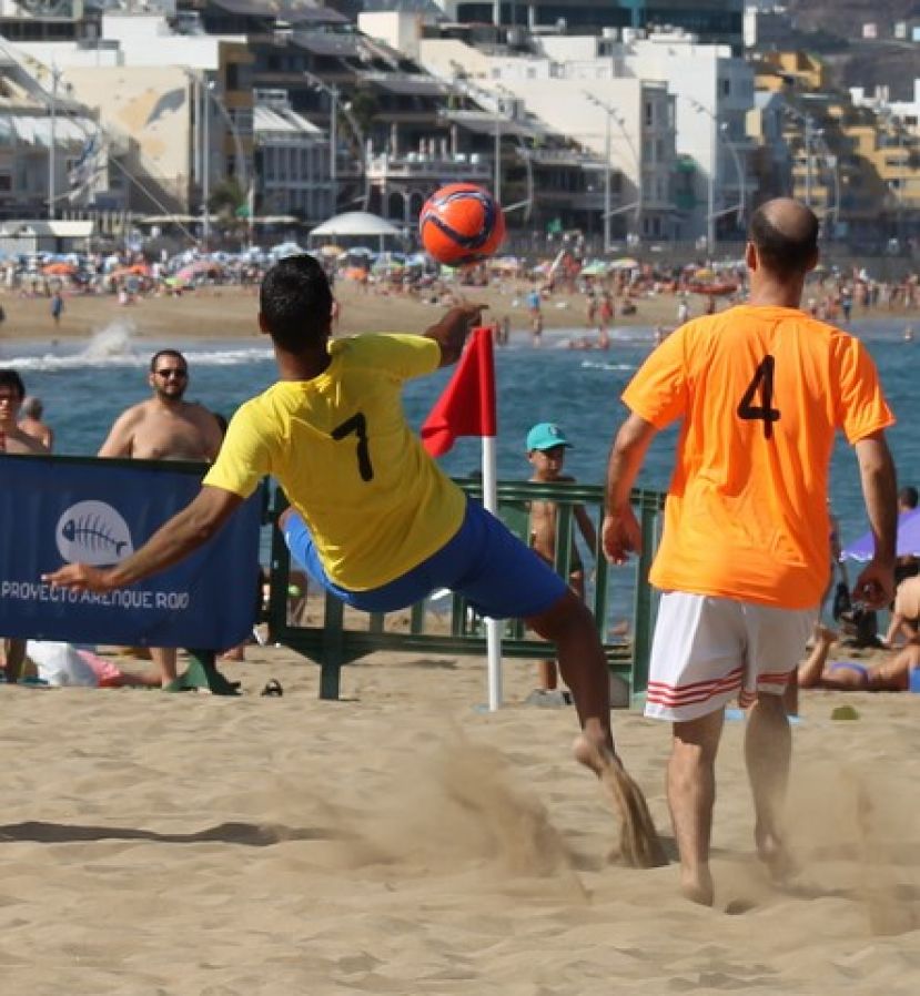 Festival de goles en el primer torneo federado de f&uacute;tbol playa de Las Canteras
