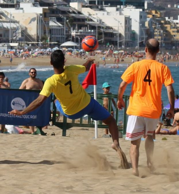 Festival de goles en el primer torneo federado de f&uacute;tbol playa de Las Canteras