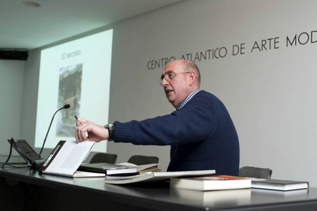 El fil&oacute;sofo, escritor y profesor Fernando Castro Fl&oacute;rez imparte una conferencia
