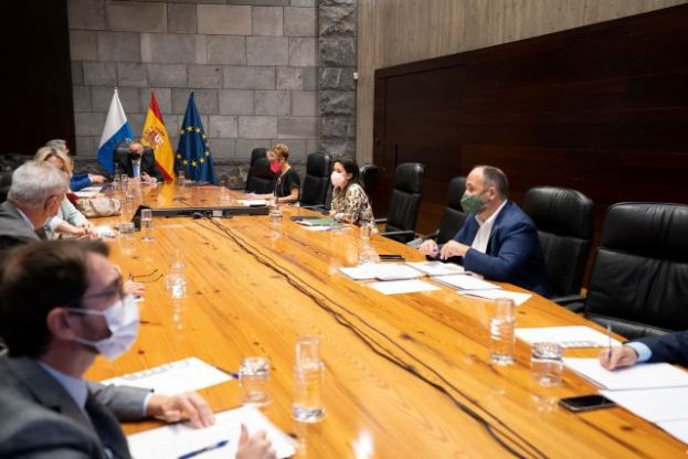 El Gobierno aprueba la ayuda extra a los trabajadores en ERTE, que beneficiar&aacute; a 51.000 familias de Canarias