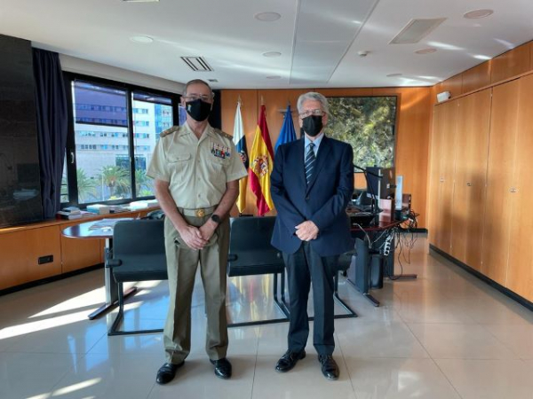Julio P&eacute;rez agradece la labor del teniente general Palacios en su despedida como jefe del Mando de Canarias
