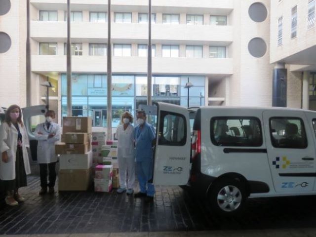 Profesionales del Hospital Dr. Negr&iacute;n participan en una campa&ntilde;a solidaria de apoyo a los ciudadanos de La Palma