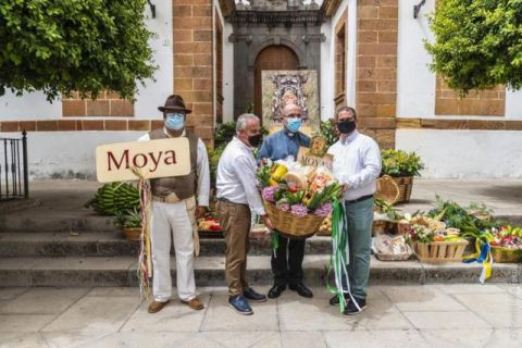 El Ayuntamiento de la Villa de Moya entreg&oacute; la ofrenda de 1.500 kilos de alimentos