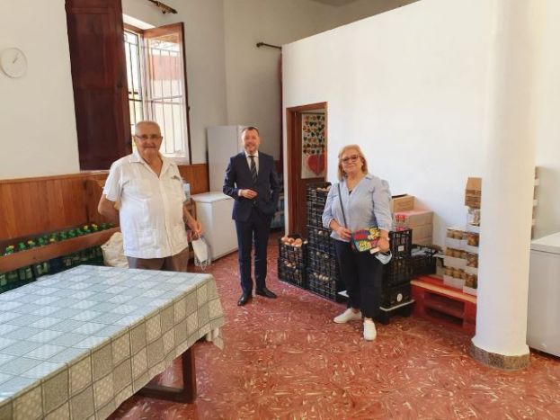 El Cabildo colabora con C&aacute;ritas de las parroquias de Vegueta para dar acogida y alimento a decenas de personas