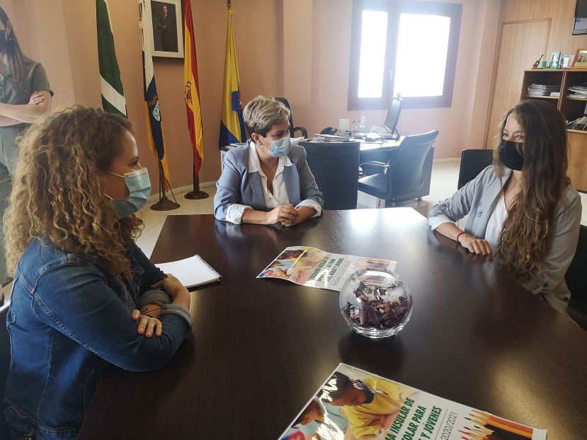 La Consejera de Educaci&oacute;n y Juventud, Olaia Mor&aacute;n, visita a los alumnos del Programa de Apoyo Escolar en Ingenio