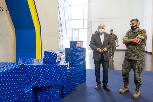 Entrega de material deportivo para los ni&ntilde;os y j&oacute;venes en el L&iacute;bano