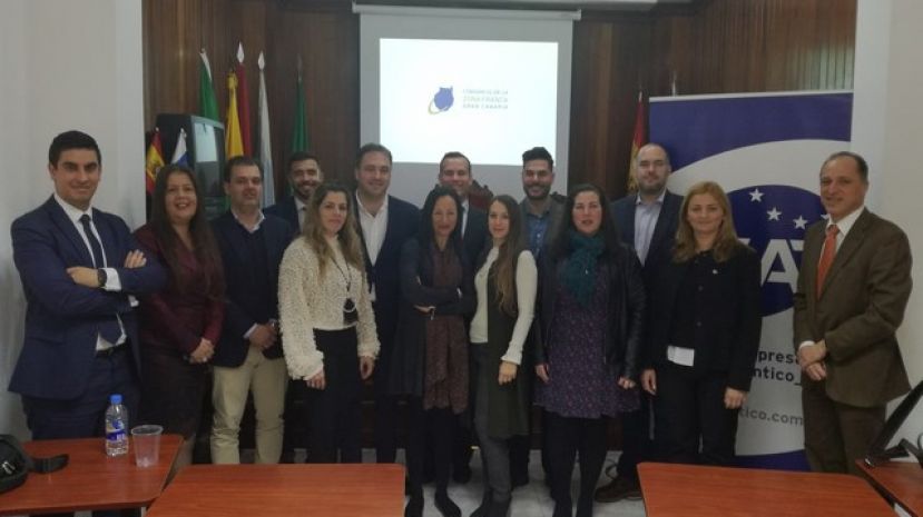 El Delegado de Hacienda en la Zona Franca de Gran Canaria con J&oacute;venes Empresarios