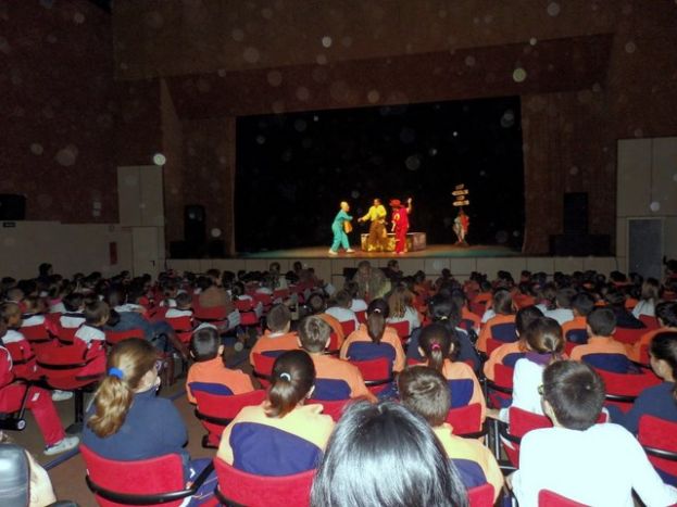 G&aacute;ldar: Cerca de 2000 escolares disfrutan en el Guaires del Teatro Escolar