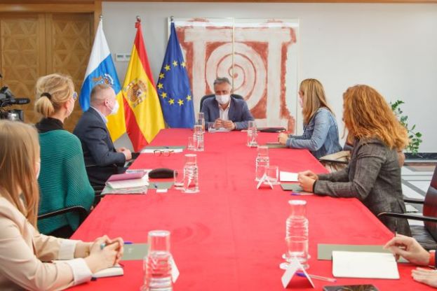 Torres traslada a la Agencia de los Derechos Fundamentales de la UE la situaci&oacute;n de la migraci&oacute;n en Canarias