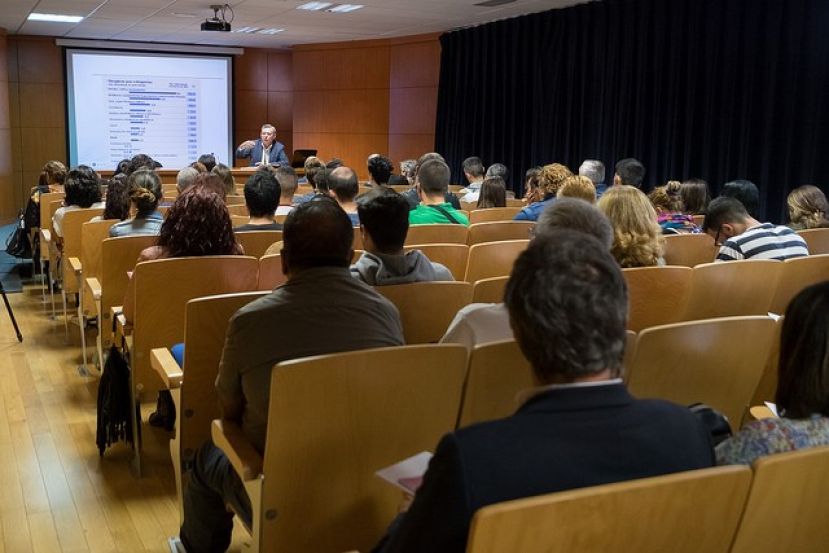 Empresarios debaten sobre las nuevas tendencias y h&aacute;bitos de compra
