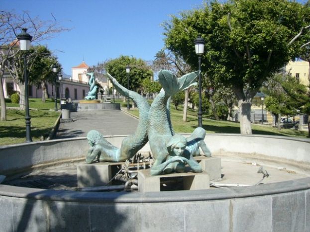 Telde:: Un recorrido guiado ofrece detalles hist&oacute;ricos sobre las esculturas al aire libre