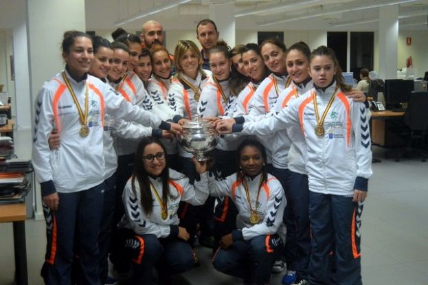 Balonmano: El Rocasa visita los peri&oacute;dicos La Provincia y Canarias7