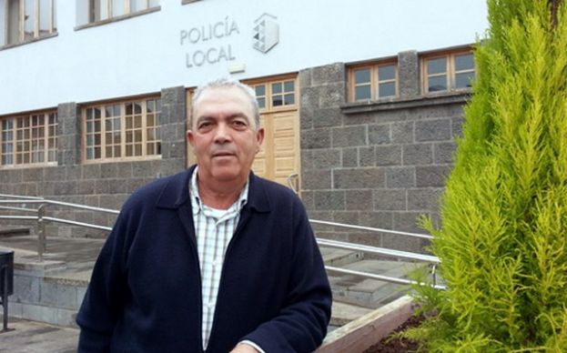 Teror: El Ayuntamiento conceder&aacute; la Insignia de Oro municipal a Radio Ecca y al polic&iacute;a Manuel Ramos