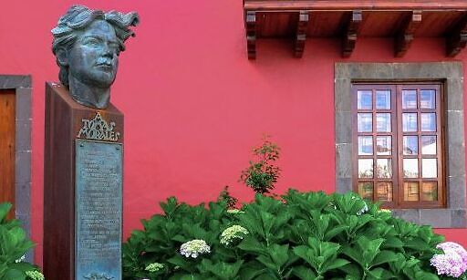 Homenaje en el busto de Tom&aacute;s Morales por el 137 aniversario de su nacimiento en Moya
