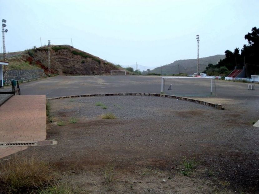 Solicitud para la colocaci&oacute;n del c&eacute;sped artificial en el campo de Monta&ntilde;a Alta