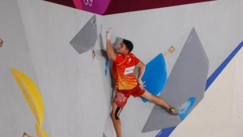 El espa&ntilde;ol Alberto Gin&eacute;s logra el primer oro ol&iacute;mpico en escalada