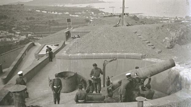 Un centenar de personas descubre la historia de la Bater&iacute;a de San Juan
