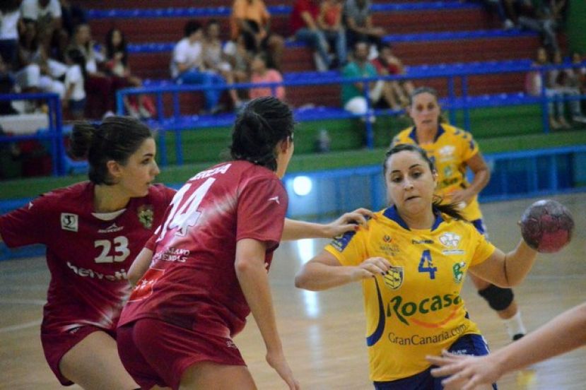 Balonmano: Melania Falc&oacute;n: &laquo;Los resultados finales no tienen nada que ver con la realidad&raquo;