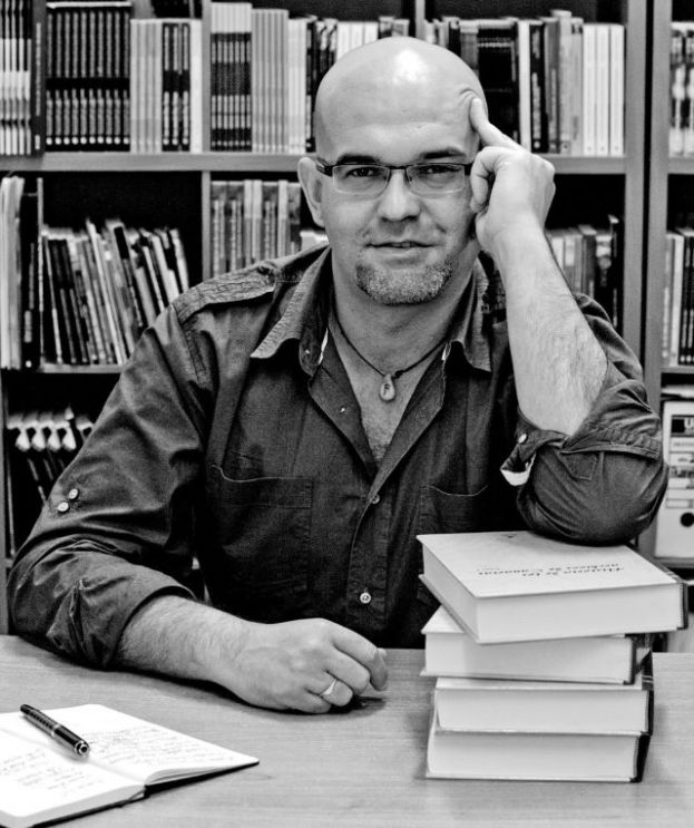 CUARENTA ESCRITORES Y ARTISTAS PARTICIPAN EN UN V&Iacute;DEO-LIBRO DE &lsquo;LAS ROSAS DE H&Eacute;RCULES&rsquo; PARA RENDIR HOMENAJE A TOM&Aacute;S MORALES