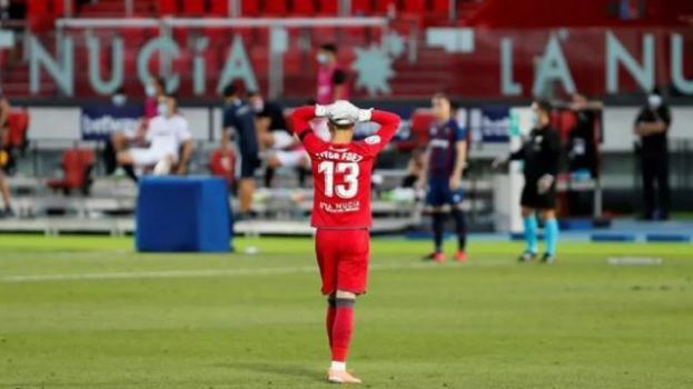 Aitor: "La homosexualidad y el psicol&oacute;go son tab&uacute; en el f&uacute;tbol"