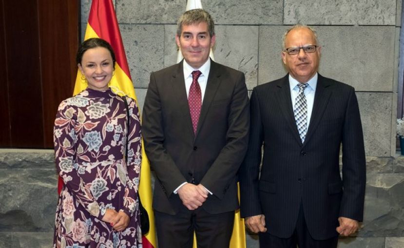 Clavijo recibe a Alba Aula M&eacute;ndez, una de las notarias m&aacute;s j&oacute;venes de Espa&ntilde;a