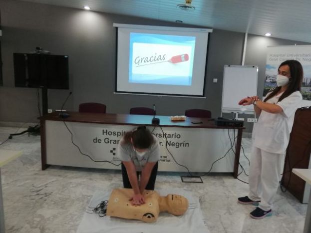 El Aula de Pacientes del Hospital Dr. Negr&iacute;n imparte un taller de RCP b&aacute;sica en &eacute;poca de pandemia