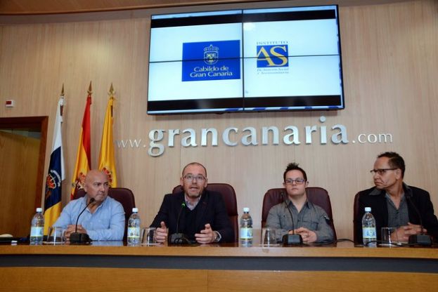Presentaci&oacute;n de la candidatura de H&eacute;ctor Santana a Drag de 'Las mil y una noches'