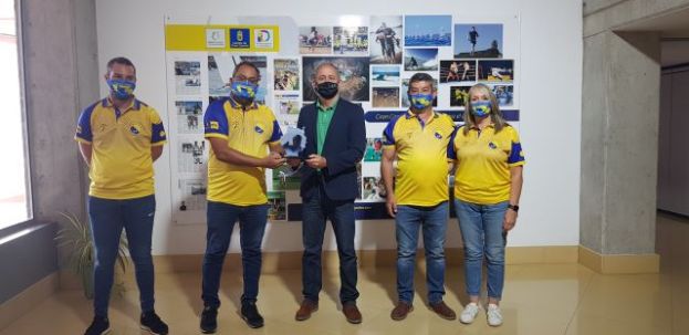 Francisco Castellano recibe a la Federaci&oacute;n Gran Canaria de Petanca tras proclamarse campeones de Canarias