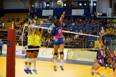 Voleibol: El Sanaya Libby&rsquo;s consigue vencer in extremis al IBSA en el Centro Insular