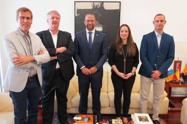 Carlos Ruiz, recibe al ministro de Cultura de Cabo Verde, Abraao Vicente