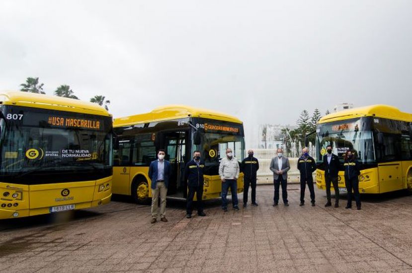 Quince nuevos veh&iacute;culos de 18 metros potencian las l&iacute;neas de Guaguas Municipales