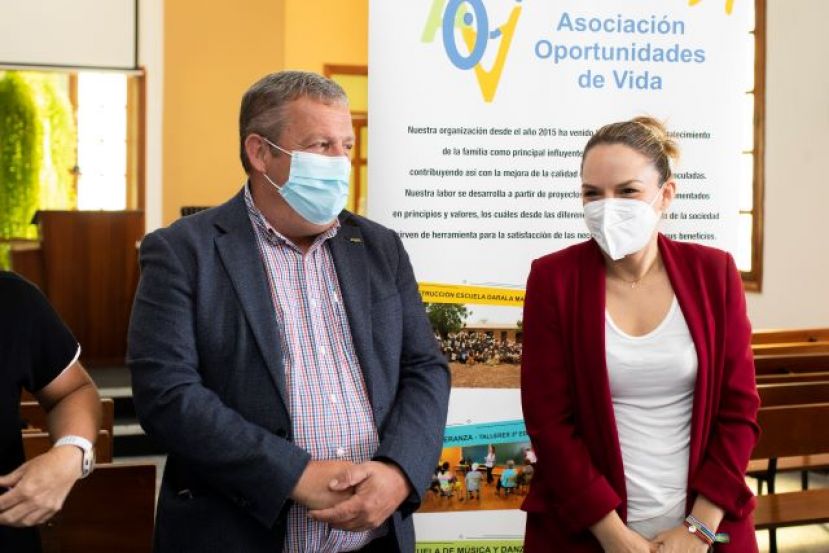 La consejera de Derechos Sociales, Noem&iacute; Santana, visita la asociaci&oacute;n Oportunidades de Vida