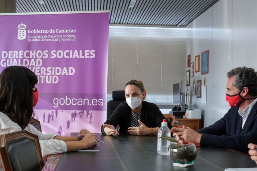 Reuni&oacute;n de Noem&iacute; Santana y el director de Save the Children en Espa&ntilde;a, Andr&eacute;s Conde