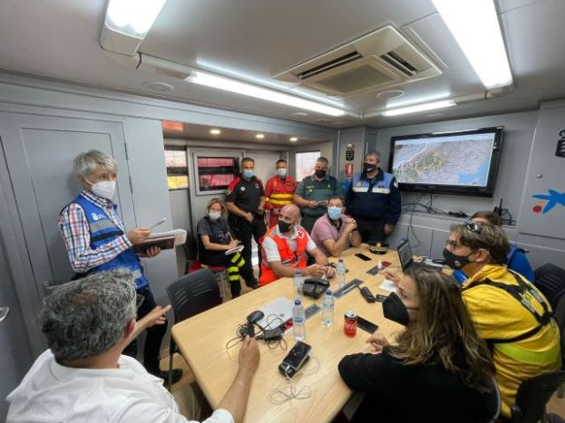 El per&iacute;metro y la superficie del incendio de Arico se mantienen estables y se trabaja en su consolidaci&oacute;n