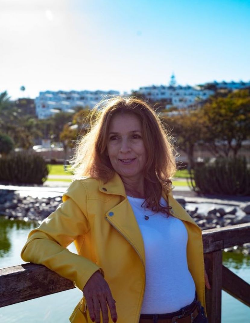 LA ESCRITORA ARGENTINA SAMY BAYALA SE CITA EN LA BIBLIOTECA INSULAR CON LOS MIEMBROS DEL &lsquo;ESPACIO FRONTERIZOS&rsquo;