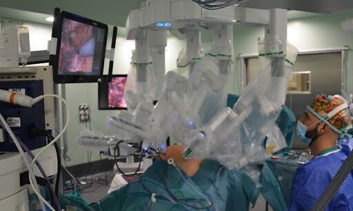 Copy of El Hospital Dr. Negr&iacute;n trata por primera vez el c&aacute;ncer de vejiga infiltrante con el robot Da Vinci