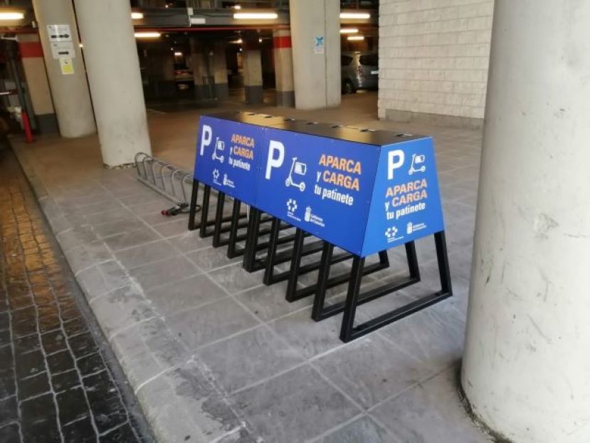 El Hospital Dr. Negr&iacute;n se suma a la Agenda 2030 con la instalaci&oacute;n de puntos de recarga el&eacute;ctrica de patinetas