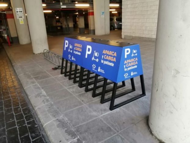 El Hospital Dr. Negr&iacute;n se suma a la Agenda 2030 con la instalaci&oacute;n de puntos de recarga el&eacute;ctrica de patinetas