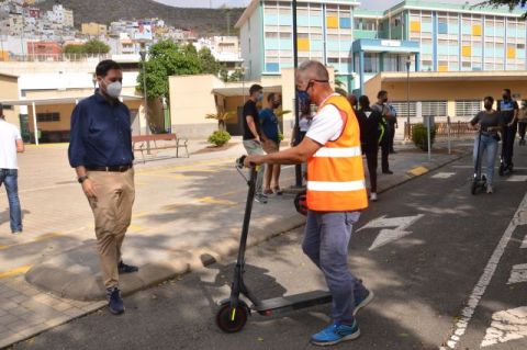 La Polic&iacute;a Local act&uacute;a sobre la nueva legislaci&oacute;n de patinetas el&eacute;ctricas