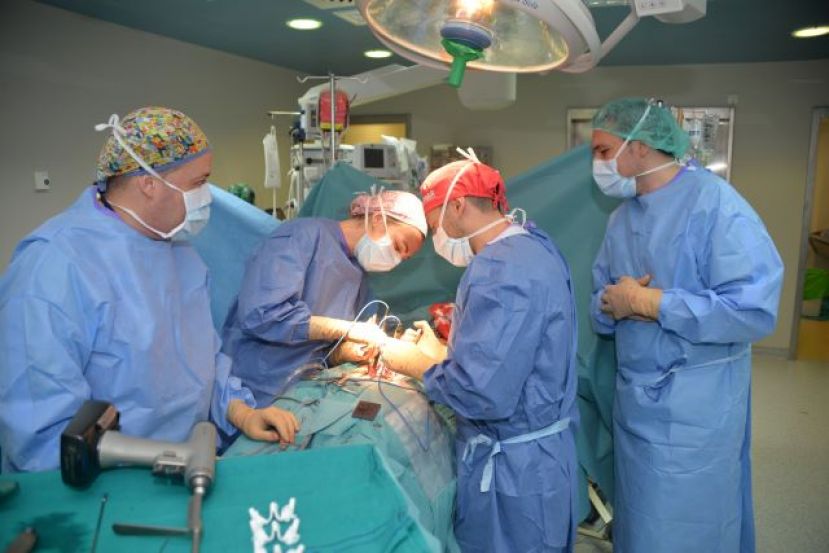 El Insular-Materno Infantil realiza la primera intervenci&oacute;n en Canarias con sistema de impresi&oacute;n 3D en columna