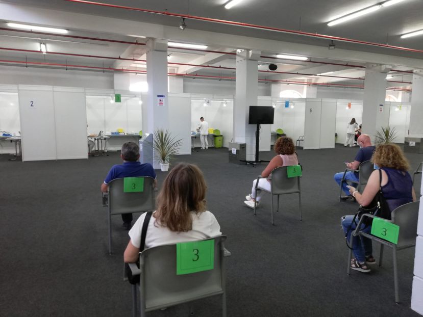 Sanidad pone en marcha un punto de vacunaci&oacute;n masivo contra la COVID-19 en Infecar