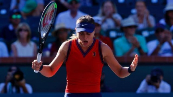Paula Badosa vence a Azarenka, exn&uacute;mero uno, y triunfa en Indian Wells
