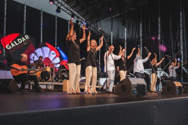 La m&uacute;sica del grupo sevillano &ldquo;Siempre As&iacute;&rdquo; puso el broche final a las Fiestas 2021
