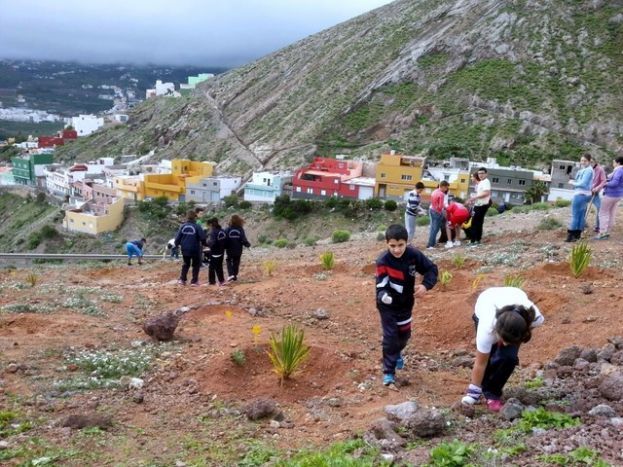 Guia: Los escolares han participado un a&ntilde;o m&aacute;s en la repoblaci&oacute;n forestal