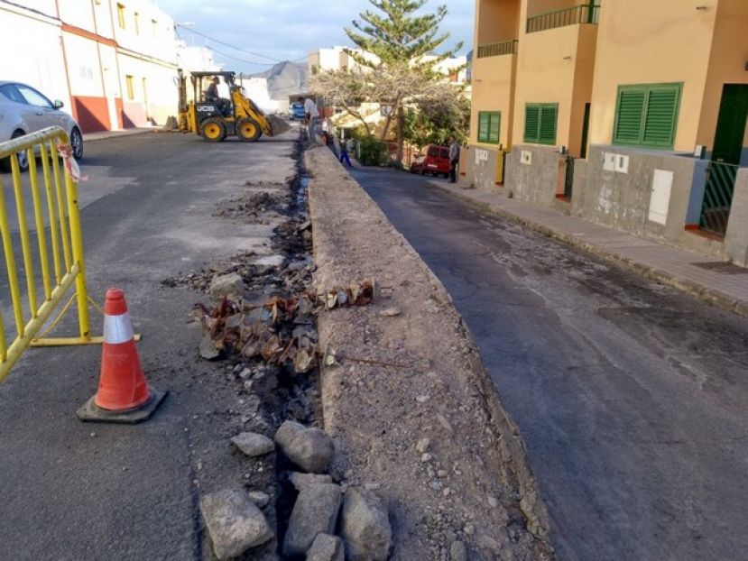 La Aldea: Pavimentaci&oacute;n y rehabilitaci&oacute;n de aceras y muros en el Paseo Las Palmeras